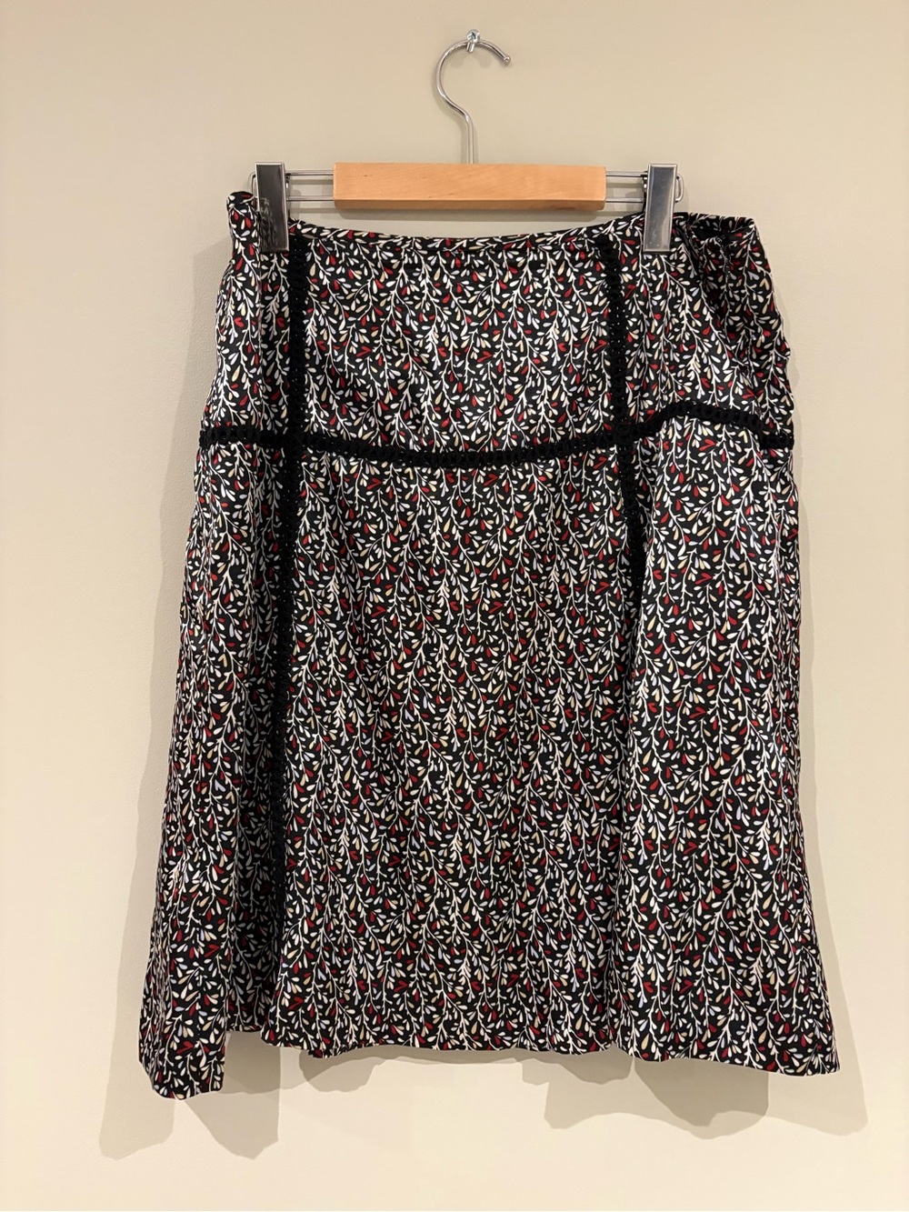 Y2K Jessica Black Floral A-Line Skirt with Red and White Leaf Print Fairy - Picture 8 of 9